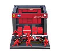 Bburago - Formula Racing F1 Pit Pass set - Ferrari SF-25.2025, 44 Lewis Hamilton, 1:43