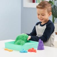 KINETIC SAND KRABICA TEKUTÉHO PIESKU S PODLOŽKOU ZELENÁ