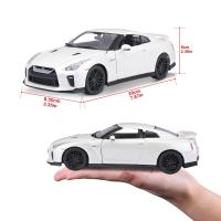 Bburago 1:24 Plus Nissan GT-R Metallic White