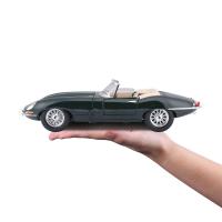 Bburago 1:18 Jaguar "E" Cabriolet (1961) Green