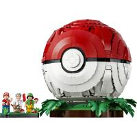 Poké Ball s ikonickými momentmi Trénerov