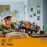 Nákladní auto s laboratoří pro průzkumníky Arktidy