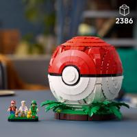 Poké Ball s ikonickými momentmi Trénerov