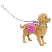 Barbie bábika so psíkom na prechádzke