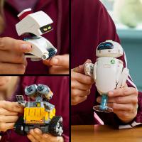 WALL•E a EVA
