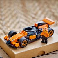 Jazdec F1® s pretekárskym autom McLaren