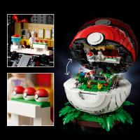 Poké Ball s ikonickými momentmi Trénerov