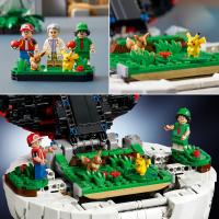 Poké Ball s ikonickými momentmi Trénerov