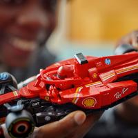 Pretekárske auto Ferrari SF-24 F1®