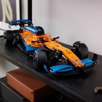 Závodní auto McLaren Formule 1