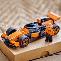 Jazdec F1® s pretekárskym autom McLaren