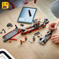 Výstavní náklaďák F1® se závodním autem Audi F1®